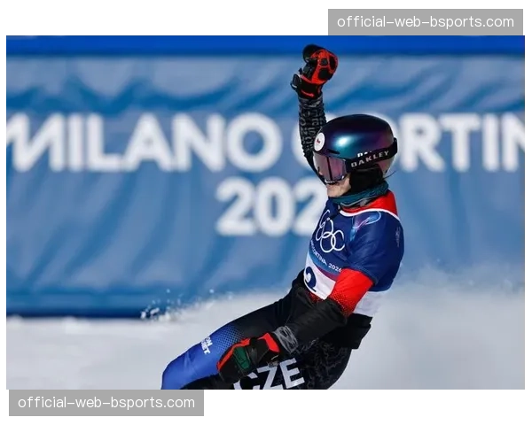 捷克选手马德罗娃单板滑雪 女子平行大回转夺首金